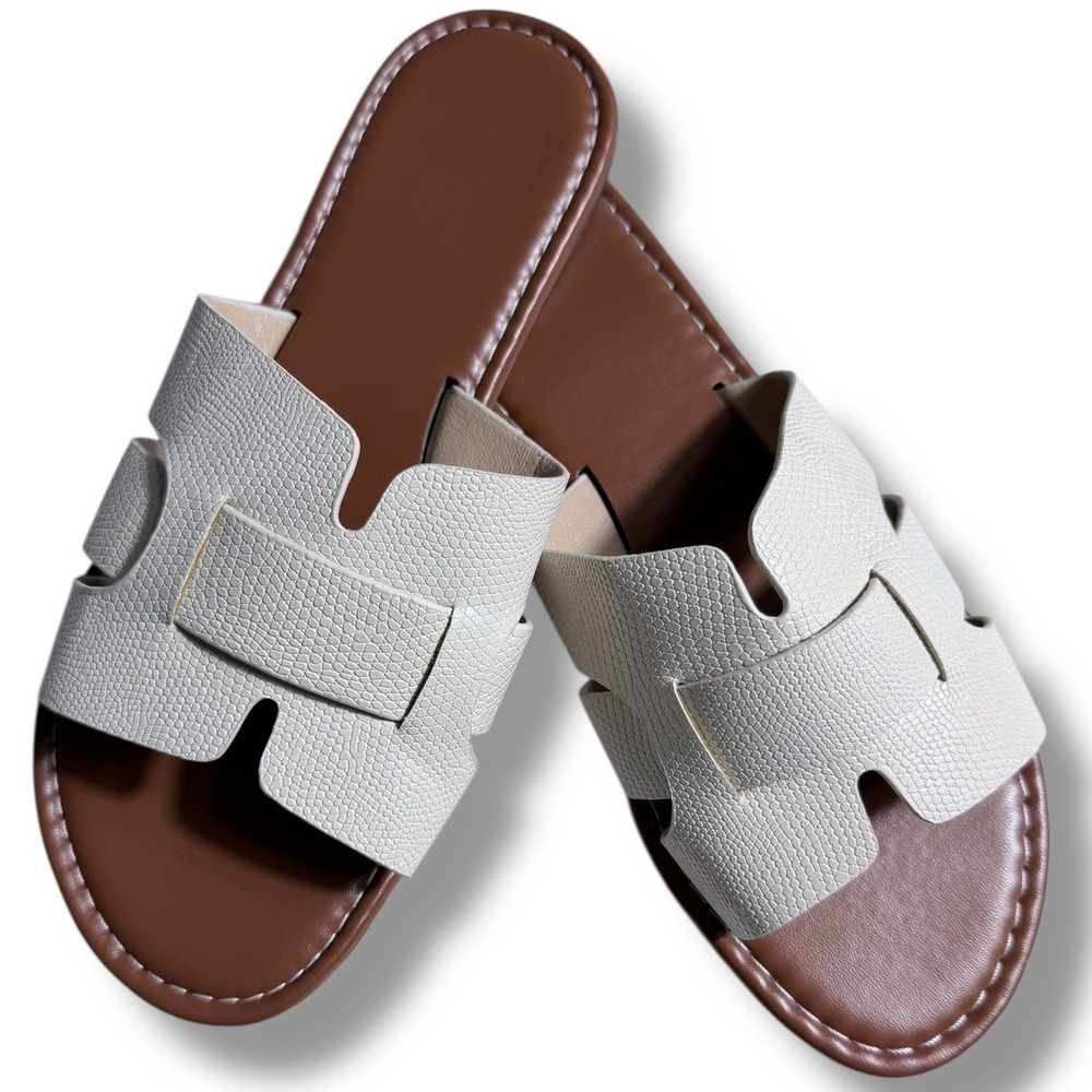 NEW Womens off White Faux Leather Textured Slide Sandals Flat Slip On US 7.5